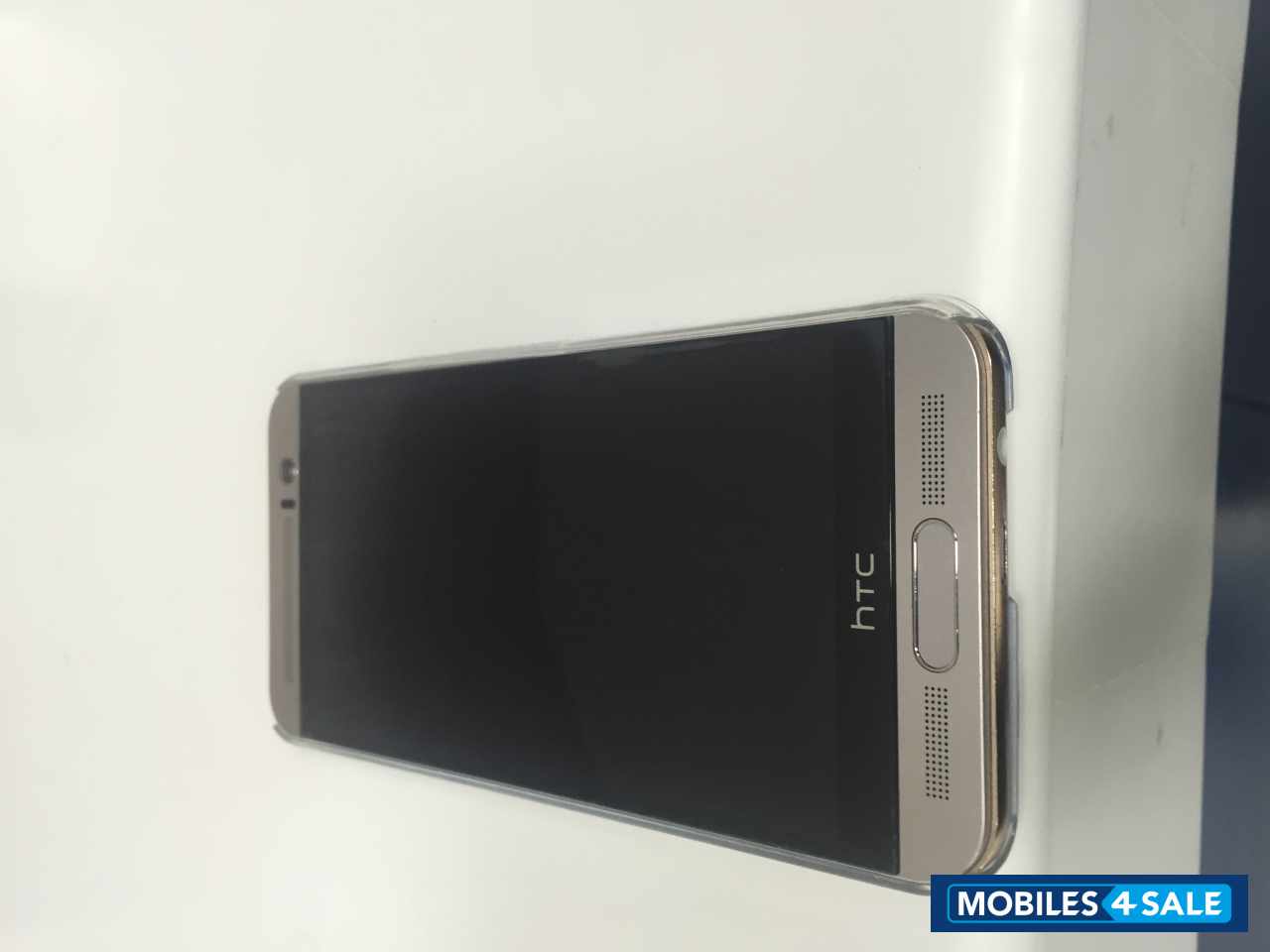 Gold HTC One M9 Plus