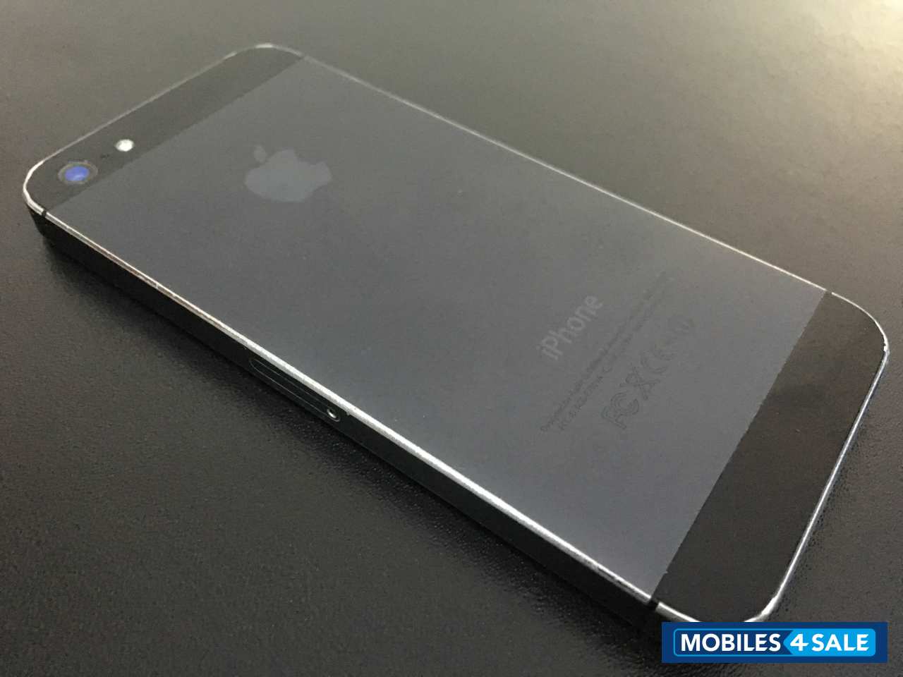 Black Apple iPhone 5 Black Apple iPhone 5