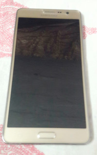 Gold Samsung Galaxy On7