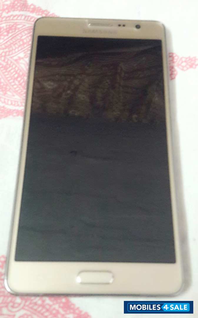 Gold Samsung Galaxy On7