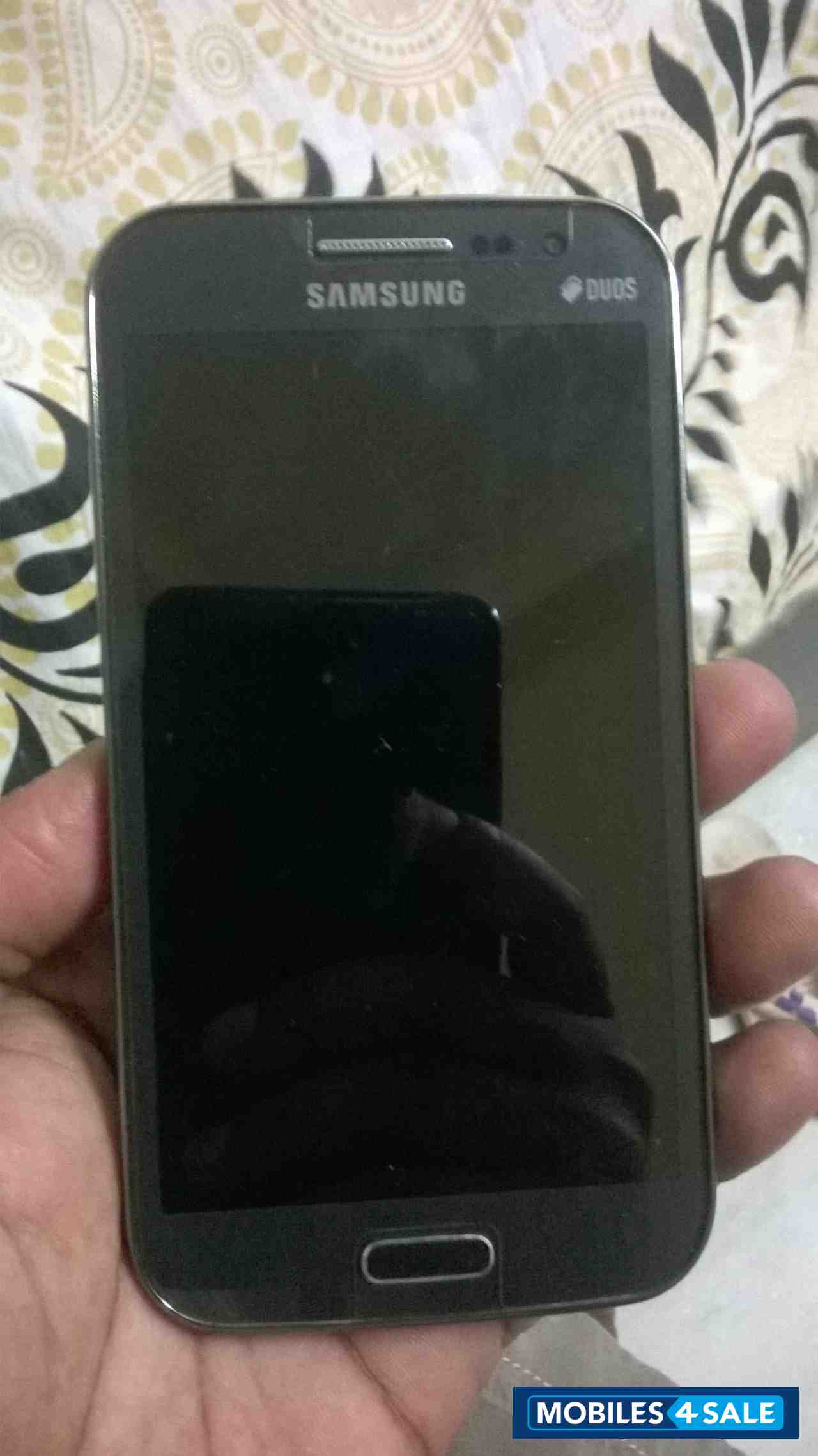 Black Samsung Galaxy Grand Quarttro