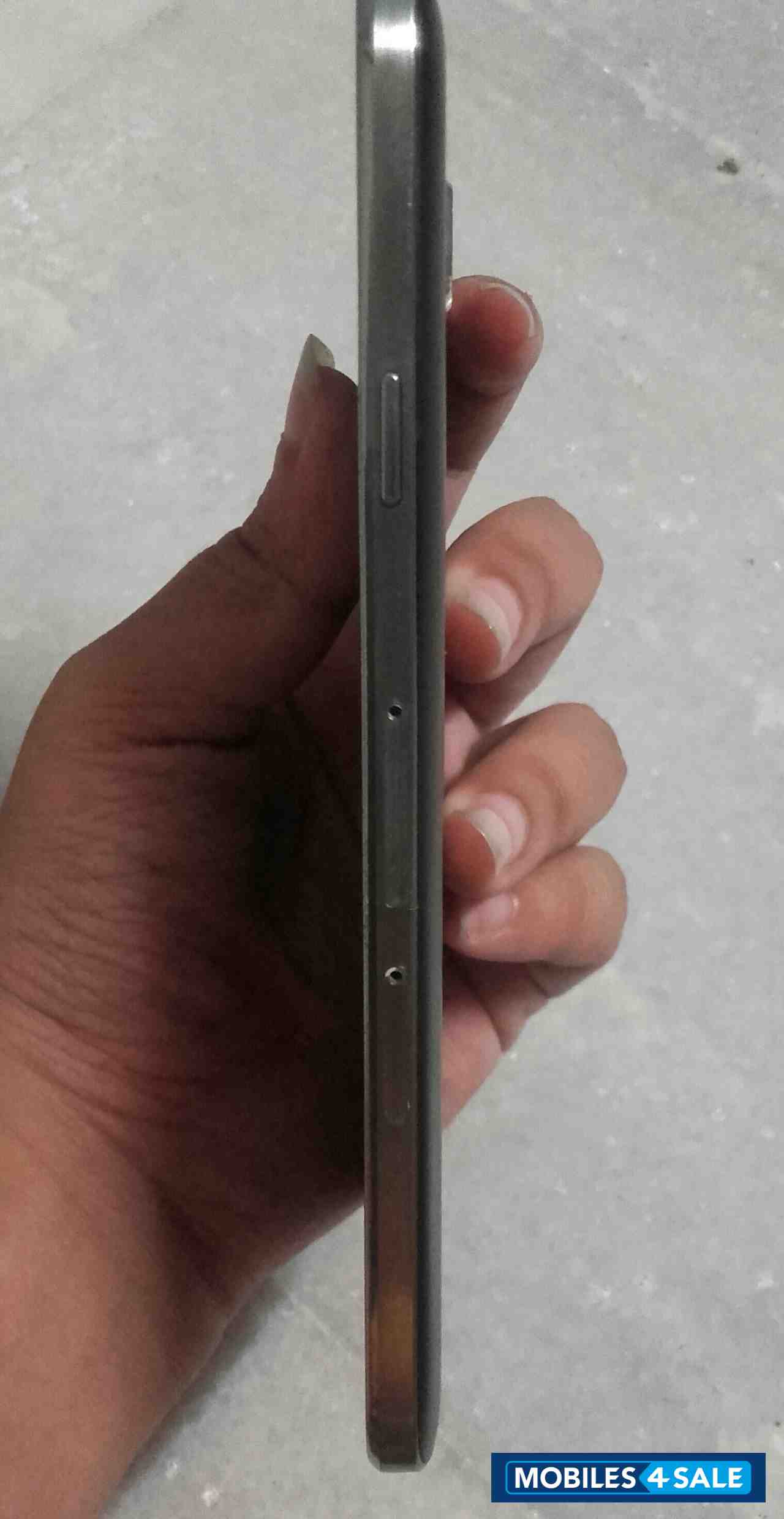 Black Samsung E-series SM E500H