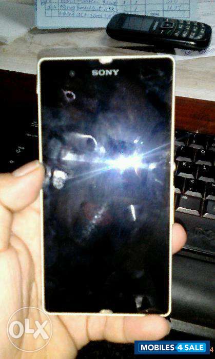 White Sony Xperia Z