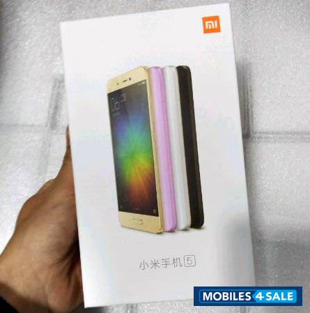 White Xiaomi Mi 5