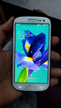 White Samsung Galaxy S3