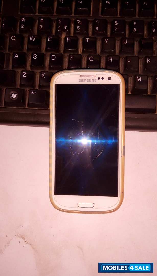 White Samsung Galaxy S3