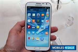 White Samsung GT-series samsung note 2
