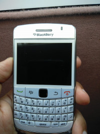 Onyx Silver / White BlackBerry Bold 9780