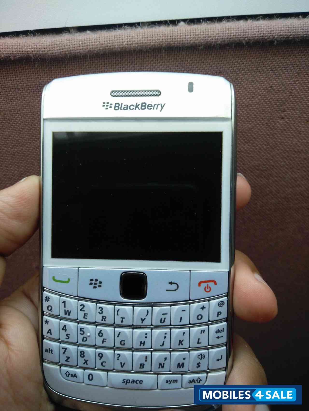 Onyx Silver / White BlackBerry Bold 9780