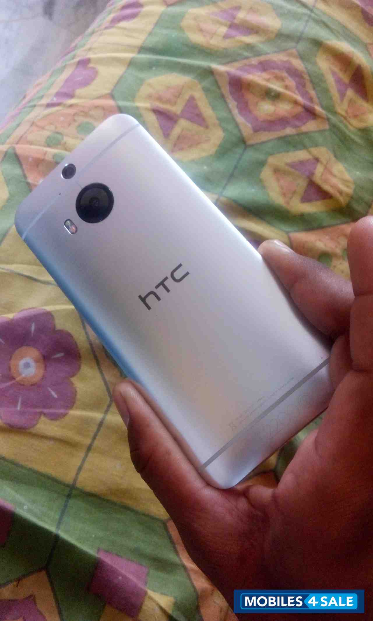 Gold And Silver HTC One M9 Plus Gold And Silver HTC One M9 Plus