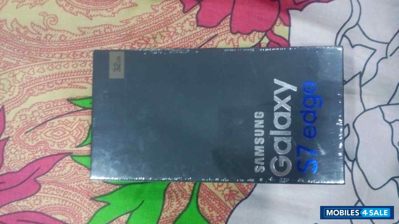 Gold Platinum Samsung Galaxy S7 Edge