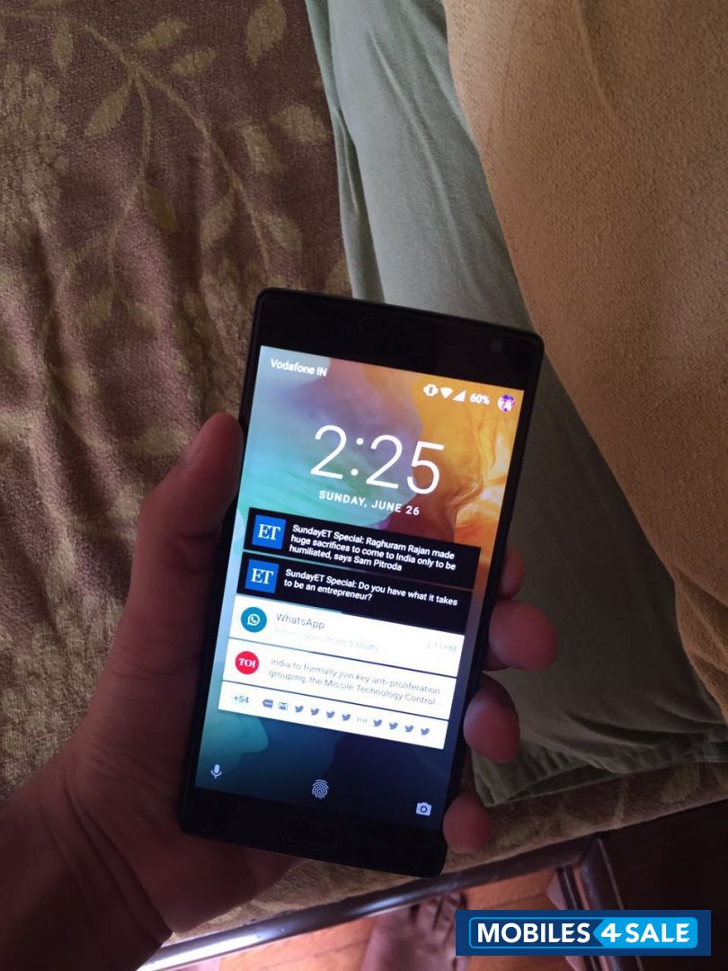 Sandstone Black OnePlus Two