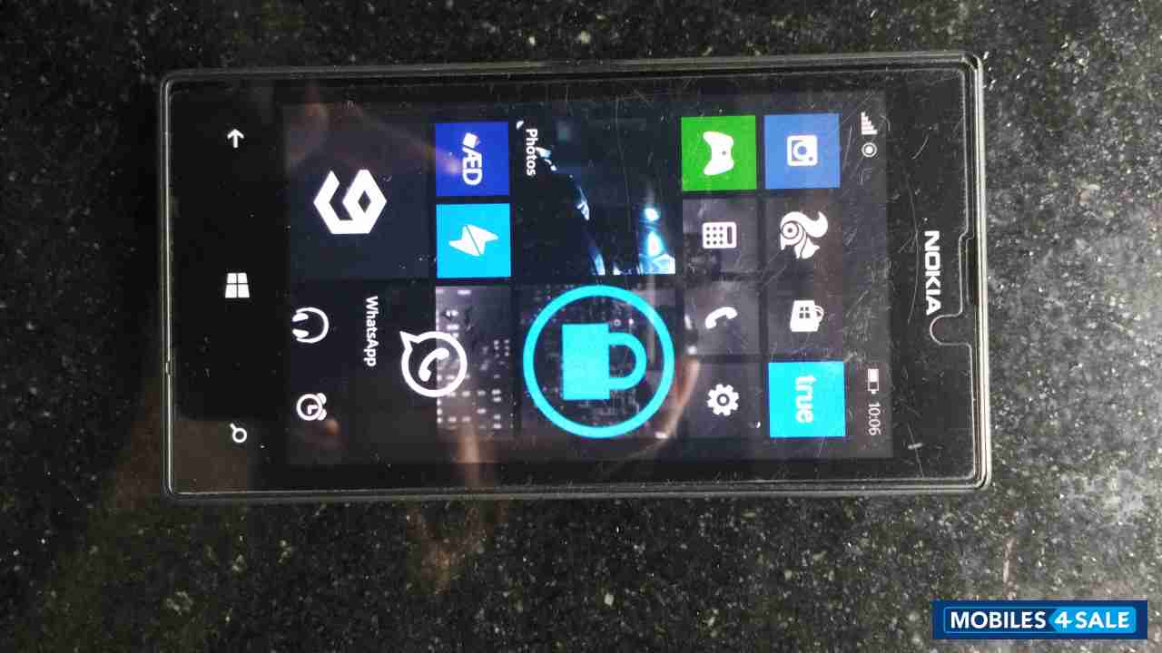 Black Nokia Lumia 525