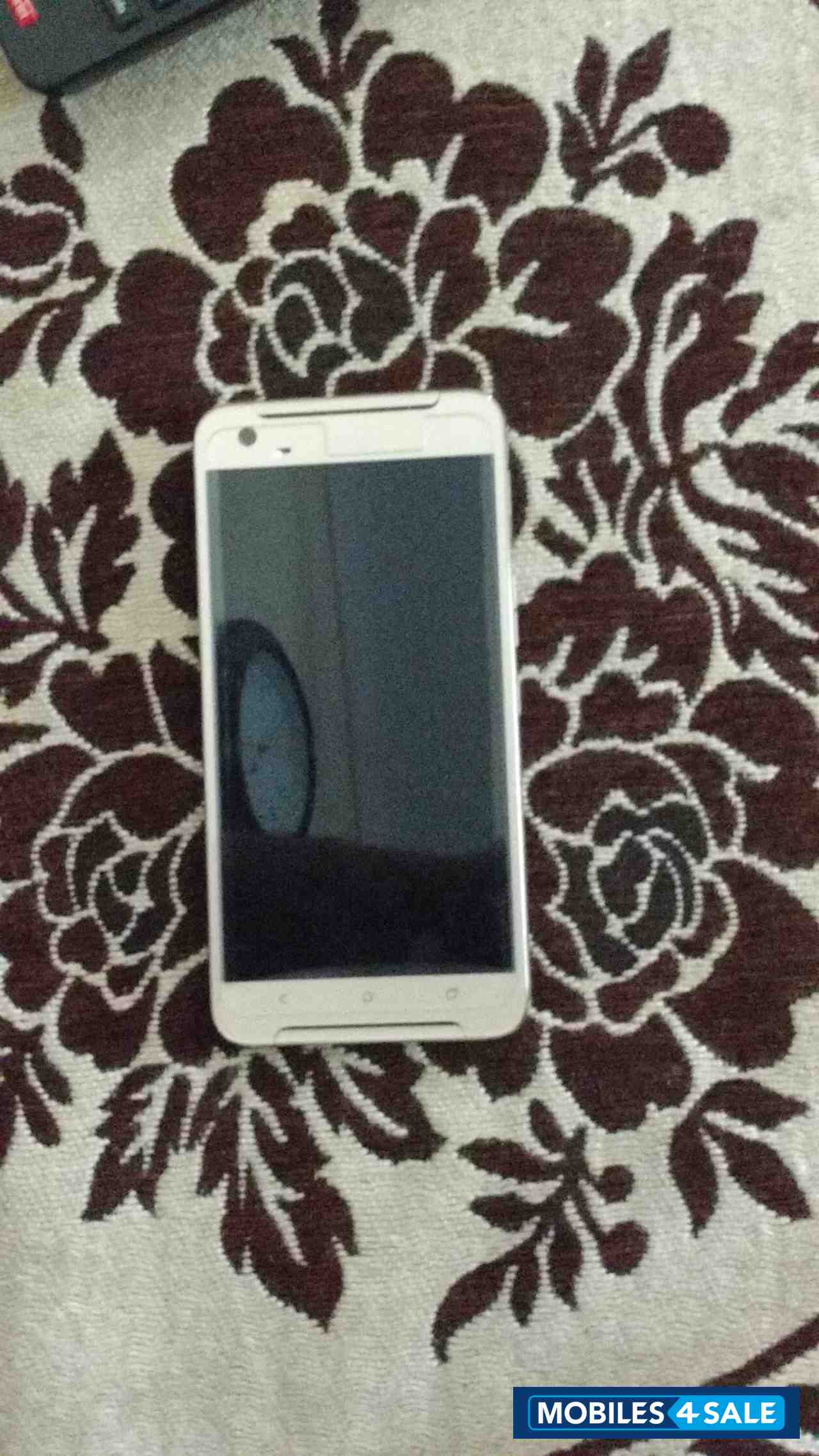 Topaz Gold HTC HTC one x9