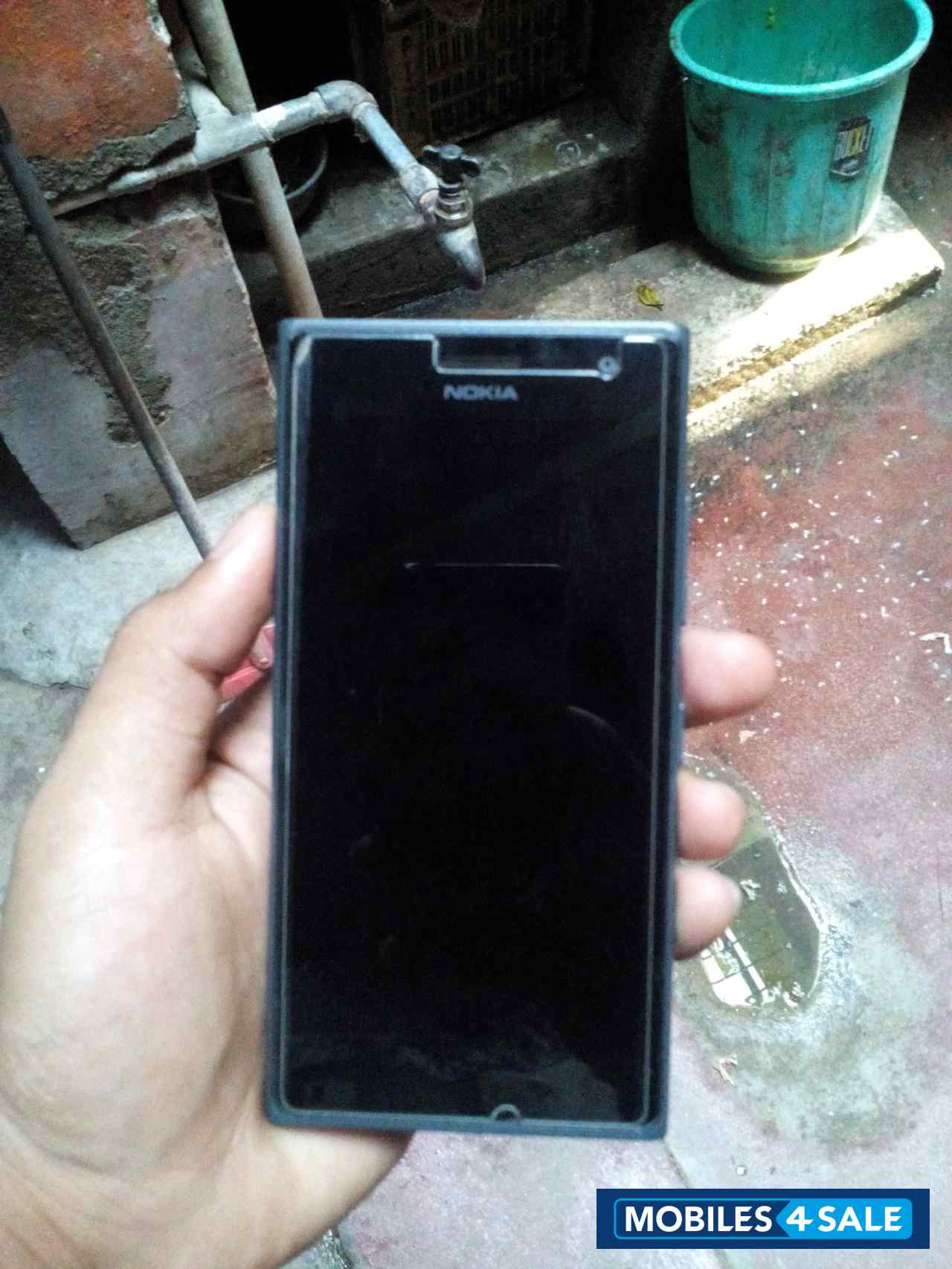Grey Nokia lumia 730