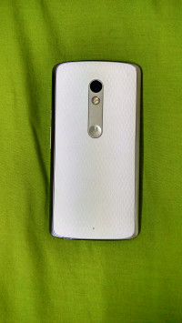 White Motorola  Moto X Play
