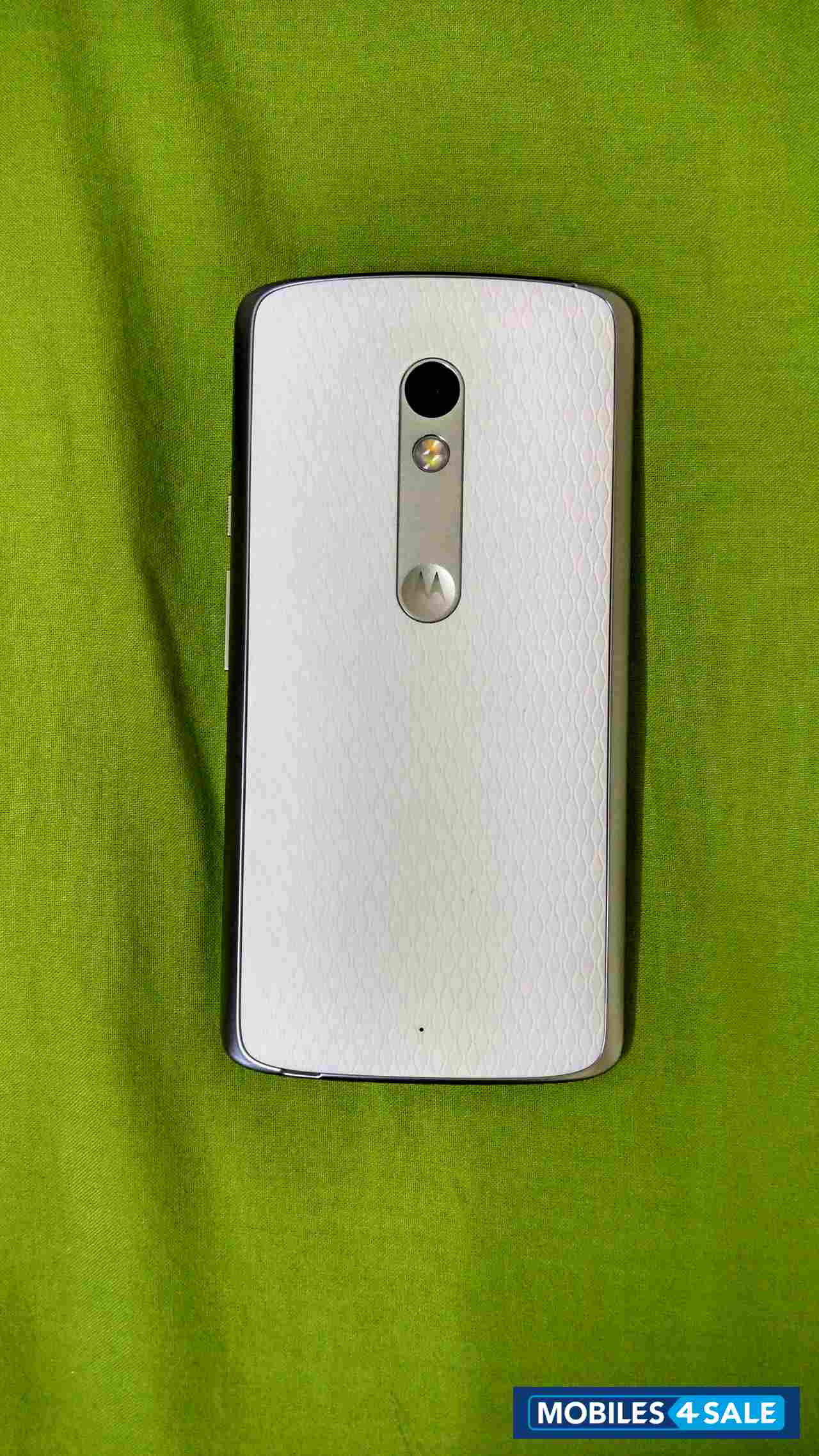 White Motorola  Moto X Play