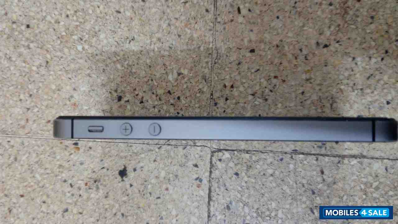 Space Gray Apple iPhone 5S