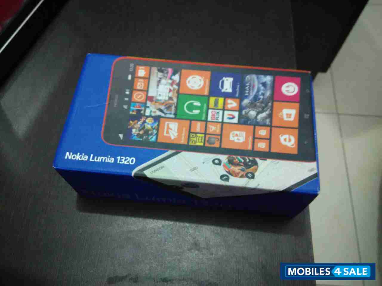 White Nokia Lumia 1320