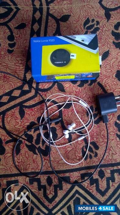 White Nokia Lumia 1020 White Nokia Lumia 1020