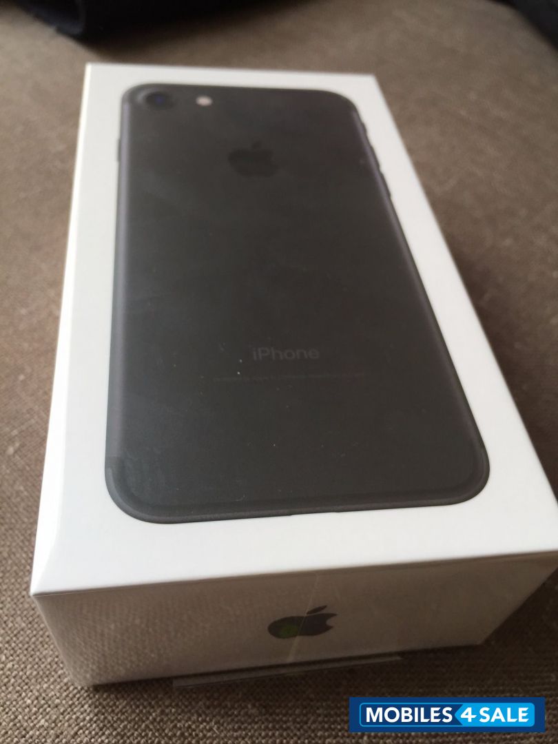 Black Apple iPhone 7