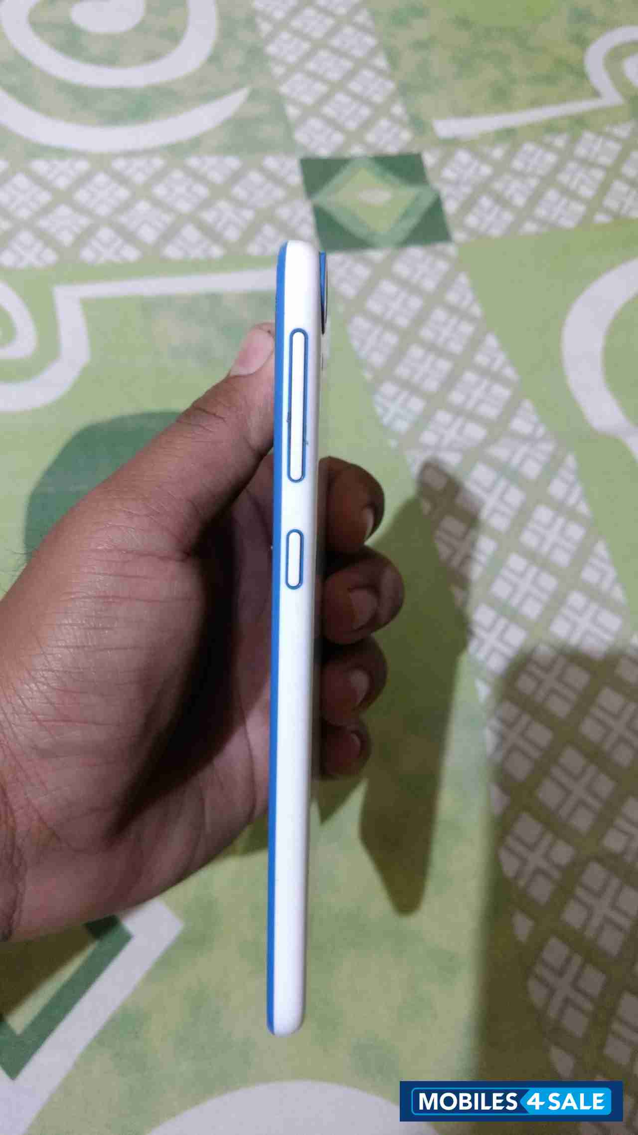 White HTC Desire 820
