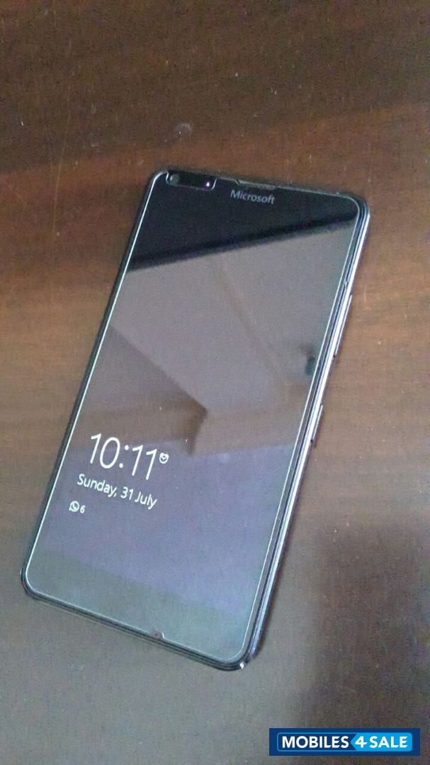 Matte Black Microsoft Lumia 640