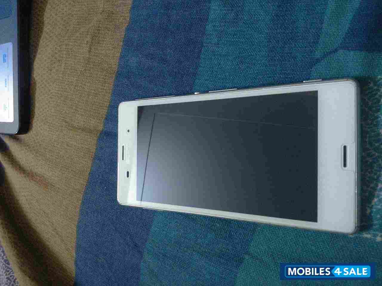 White Sony Xperia Z3