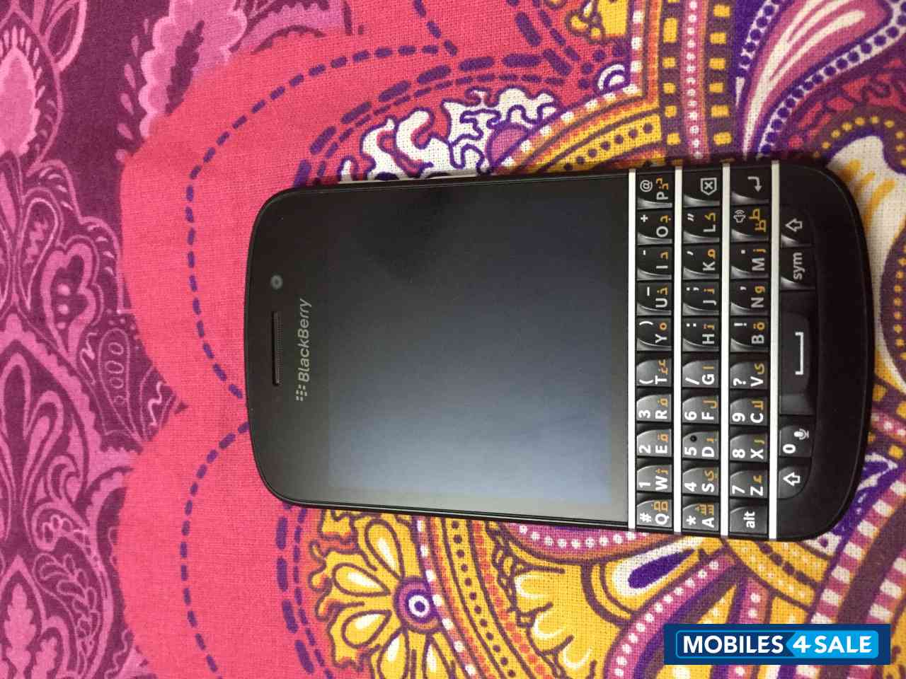 Black BlackBerry Q10