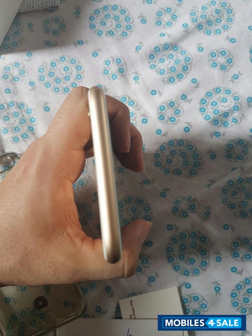 Gold Apple iPhone 6S Plus