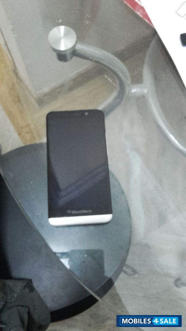 Black Blackberry Z30