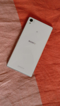 White Sony Xperia Z3