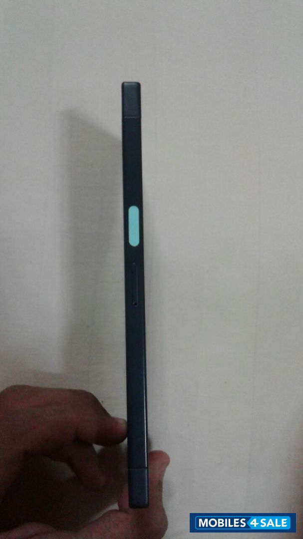 Midnight Nextbit Robin