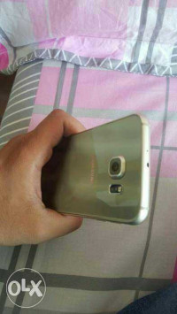Gold Samsung Galaxy S6