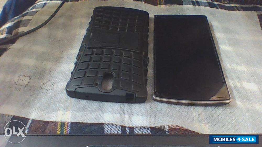 Sandstone Black OnePlus One