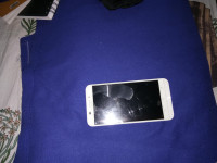 White Asus Zenfone Max