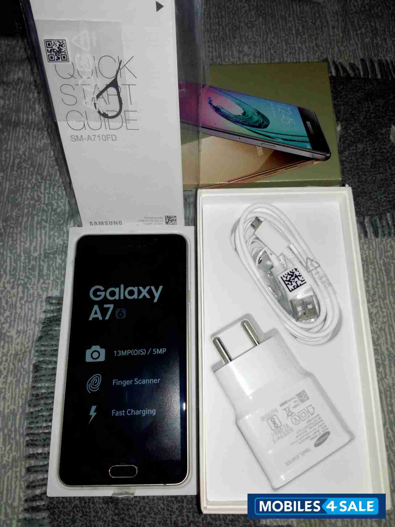 Gold Samsung Galaxy A7 2016
