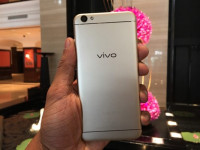 White & Gold Vivo V5