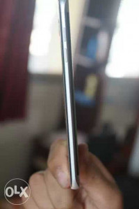 Silver Samsung Galaxy S7 Edge