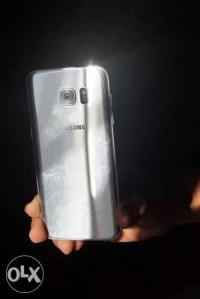 Silver Samsung Galaxy S7 Edge