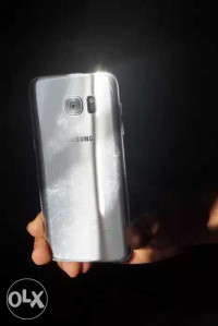 Silver Samsung Galaxy S7 Edge