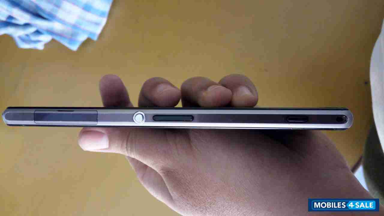 Black Sony Xperia Z1