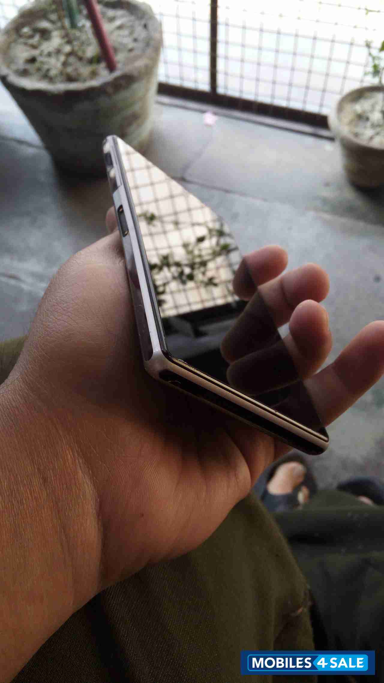 Black Sony Xperia Z1