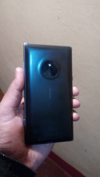 Black Nokia Lumia 830