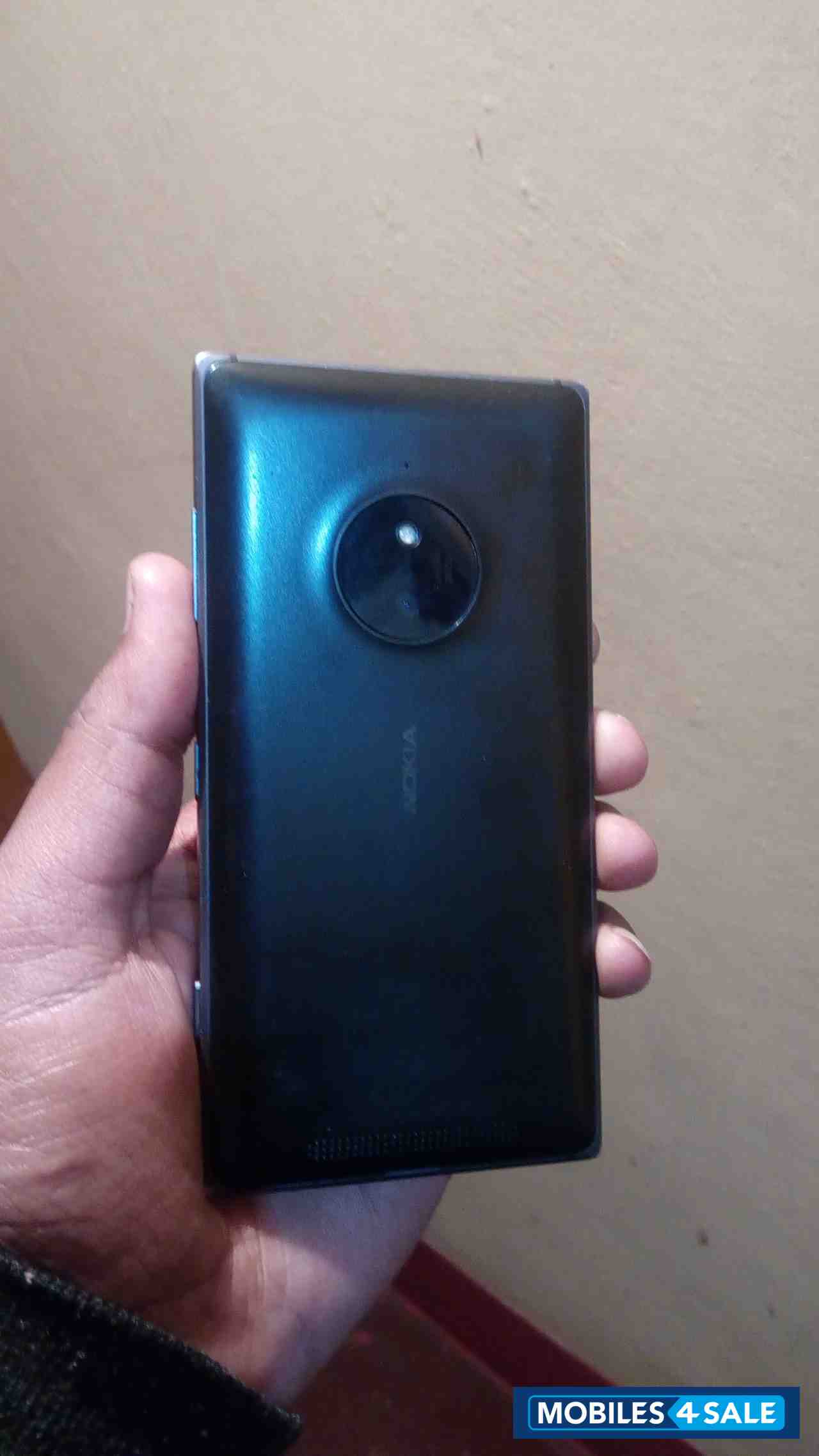 Black Nokia Lumia 830