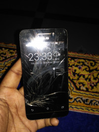 Black Asus Zenfone 4