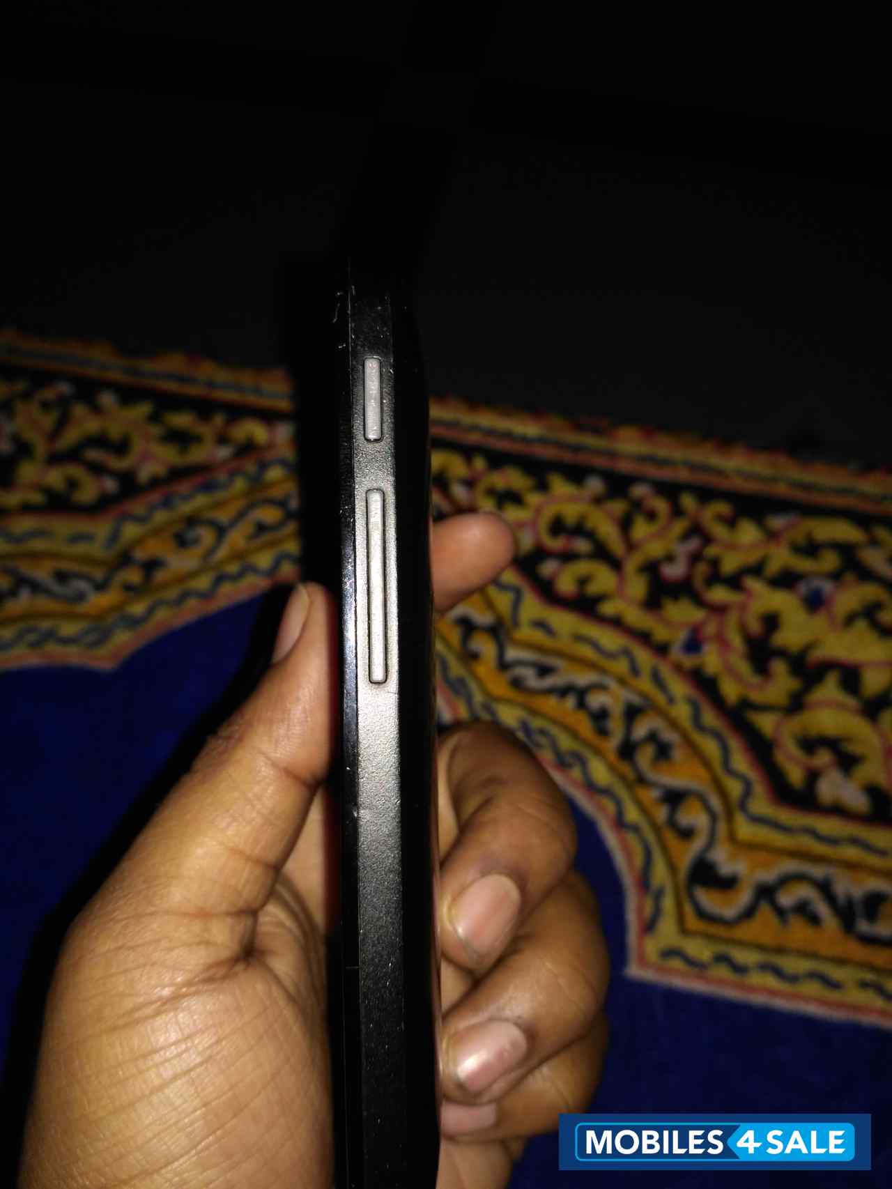 Black Asus Zenfone 4