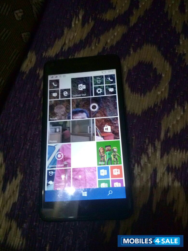 Black Microsoft Lumia 640
