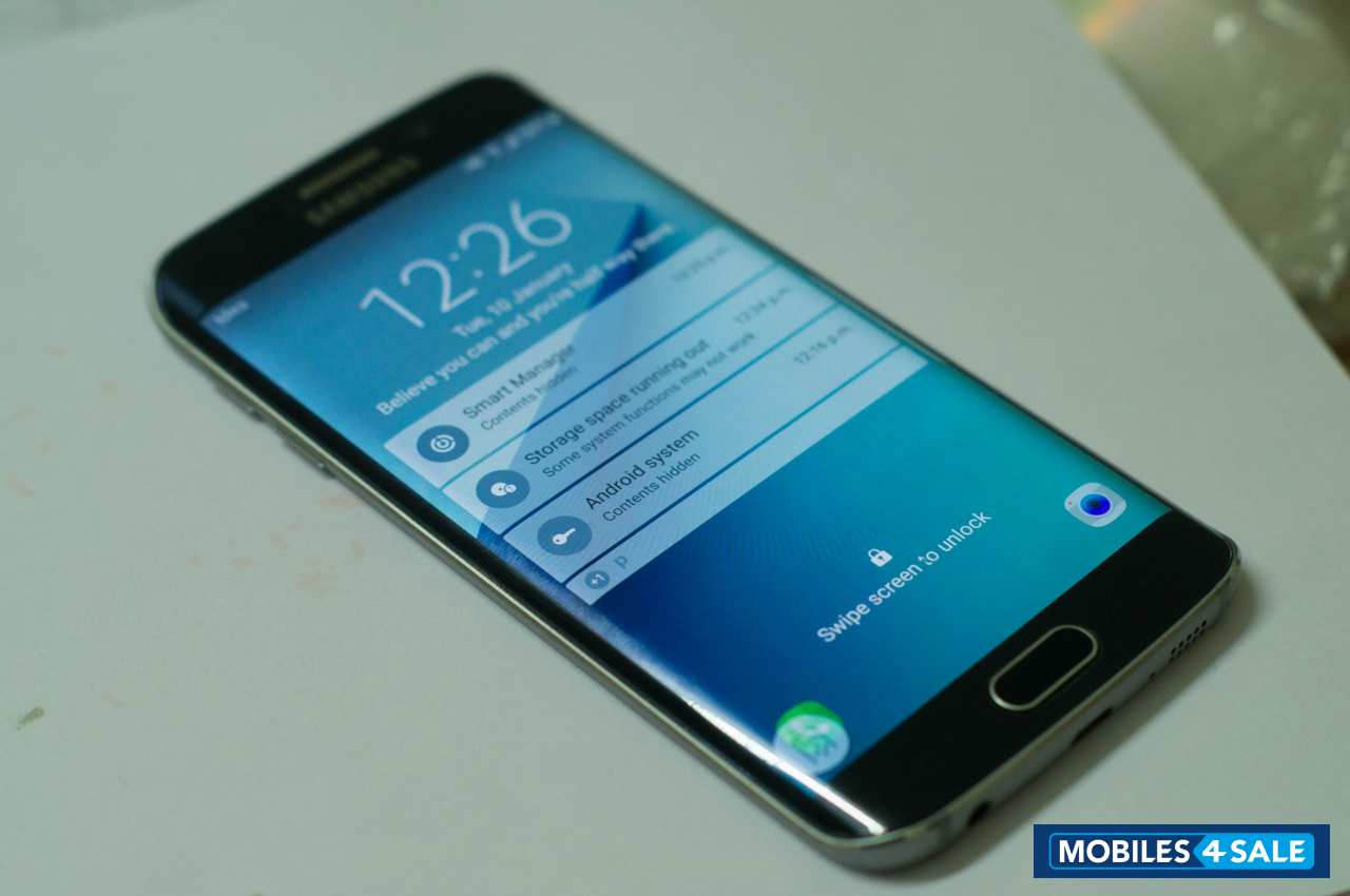 Black Samsung Galaxy S6 Edge