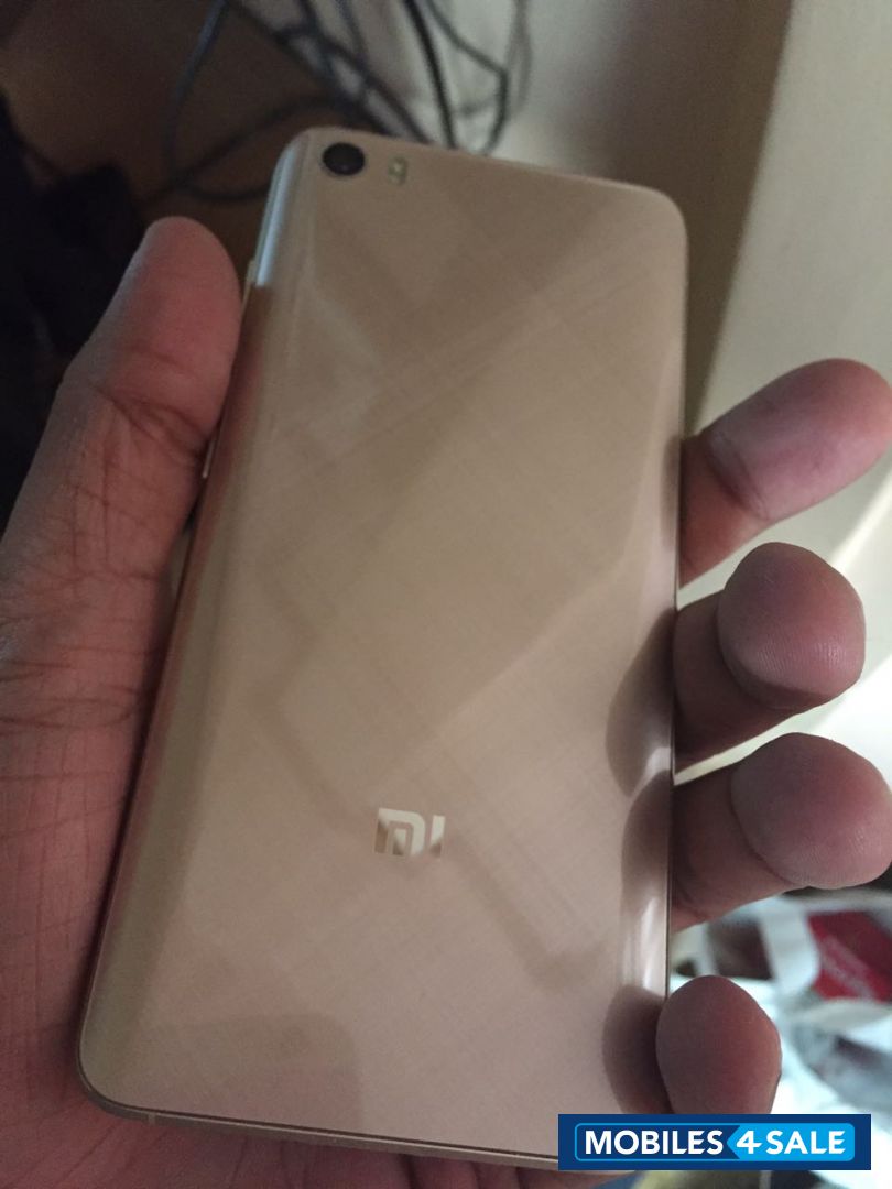 Gold Xiaomi Mi 5